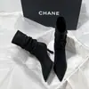Botas de Cano Curto com Salto Agulha e Bico Fino Cor Nude para Mulheres 2026 Emagrecedoras Merade Marrom Café Botas Franzidas Botas Western Cor Cáqui