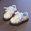 Otoño 2026 Nuevos Zapatos Elegantes para Niños Zapatos de Entrenamiento Alemanes para Niñas Zapatos de Patinaje para Niños Zapatos Casuales de Suela Suave para Niñas Zapatos Deportivos para Niñas