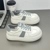 Jin Mi Vintage Sapatos Brancos de Sola Grossa que Aumentam a Altura para Combinar com Tudo Feminino 2025 Novos Tênis Esportivos Casuais Leves para Mulheres