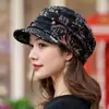 Nuevo Sombrero Cálido de Felpa Floral Versátil para Otoño e Invierno para Mujeres, de Mediana Edad y Mayores, Ala Suave Estilo Étnico Exportación Pato