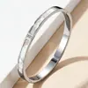 Pulsera de acero de titanio para mujer, de alta gama, nicho, incrustaciones de concha con diamantes, no se decolora, exquisita y elegante, pulsera de acero inoxidable estilo ins