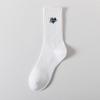 Calcetines para hombre, otoño e invierno, nuevos calcetines blancos y negros, modernos, absorbentes del sudor, deportivos, bordados, hasta media pantorrilla, calcetines de algodón para mujer.