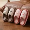 Chinelos de Algodão 2026 Casal Desenho Animado Antiderrapante Solado Grosso Pelúcia Casa Interior Quente Sapatos de Algodão Sapatos Pós-parto Outono Salto Fechado