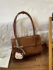 Este año, los bolsos grandes para debajo del brazo están de moda para las mujeres, y la nueva colección de 2026 presenta bolsos de hombro elegantes y a la moda.