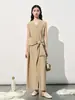 Vestido de Seda sem Mangas com Decote em V, Cinto para Amarrar e Fenda, Longo com Toque Elegante de Alta Qualidade para Mulheres, Coleção Primavera/Verão 2026