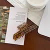 Presilha de Cabelo Elegante e da Moda com Bolinhas para Mulheres, Grampo de Cabelo de Alta Qualidade para a Parte de Trás da Cabeça, Presilha Jacaré, Novo Modelo de Acessório de Cabelo 2026