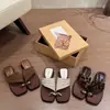Chinelos da moda e populares para mulheres, sandálias de novo estilo para o verão de 2026, confortáveis e estilosas, perfeitas para férias e passeios na praia
