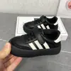 Zapatillas de Entrenamiento para Niños Primavera y Otoño 2026 Nuevo Estilo Velcro Modernas Zapatos Casuales para Niñas Cómodos Suela Suave Zapatos Deportivos para Niños
