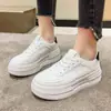 Zapatillas blancas para mujer 2026 nuevo modelo de verano, de suela gruesa, que aumentan la altura, transpirables, zapatillas deportivas casual populares versátiles antideslizantes