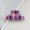 Novo Prendedor de Garra Listrado Colorido Fashionable High-End Presilha Yuanbao para Cabelo Grampo de Tubarão para Coque na Parte de Trás da Cabeça Acessórios de Cabelo para Mulheres