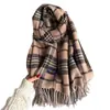Bufanda Cálida de Cuadros Estilo Británico Clásico Otoño e Invierno Chal para Mujer Versátil Ropa de Trabajo Borla Arena Fina Bufanda de Imitación Cachemir