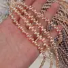 Suministro Directo de Fábrica 4-5mm Escalonado Tres-Siete Agujero Perlas de Arroz Perla de Agua Dulce Natural Perlas de Pétalo Collar Producto Semi-Terminado