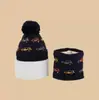 Set de dos piezas de gorro con temática de dinosaurios, nuevo estilo otoño/invierno, gorro para bebé que cubre las orejas, gorro de punto unisex, disponible para producción personalizada