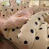 Juego de Cuatro Piezas de Leche Estampada Polar Doble Cara Polar Más Polar Engrosado Funda de Edredón de Coral Sábana Juego de Tres Piezas para Dormitorio de Estudiante