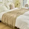 Manta tejida retro estilo nórdico, perfecta para decorar el pie de una cama en una casa de huéspedes, como manta ligera de lujo para la siesta, chal o manta para el sofá.