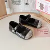 Zapatos elegantes de princesa de cuero para niñas 2026 primavera y otoño nuevos versión coreana modernos zapatos de baile de actuación para niñas pequeñas