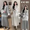 Conjunto de tricô para maternidade para outono e inverno: top com detalhes em renda e saia longa, design de cintura alta para disfarçar a barriga e criar um efeito emagrecedor, um conjunto de duas peças para usar sobre outras roupas
