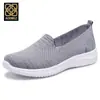 Sapatos de malha personalizados de tamanho grande para travessia de fronteira, comércio exterior, ocos, casuais, sapatos para mãe, de cano baixo, para caminhar