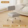 Taburete pequeño de rueda universal sala de estar ruedas taburete bajo silla de apoyo para caminar para niños baño de pies taburete redondo ruedas elevables moderno minimalista