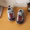 Zapatos Deportivos de Caminar de Moda para Niños 2026 Otoño/Invierno Zapatos de Correr Transpirables para Niños Superficie de Malla Versátil para Estudiantes Zapatos de Entrenamiento Alemanes