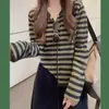 Nova coleção de outono: Cardigan de tricô listrado slim fit estilo coreano, na cor café retrô, um item popular para mulheres