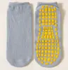 Calcetines antideslizantes directos del fabricante, calcetines para trampolín, calcetines de piso para educación temprana infantil, calcetines de yoga transpirables para adultos, con logo