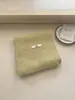 Conjunto de Dos Piezas de Bufanda y Guantes para Mujer Invierno 2025 Nuevo Blanco Tejido de Lana Engrosado Bufanda Versátil Cálida para Ropa de Trabajo
