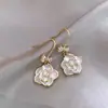 Pendientes de cobre con circonita, lazo, perla colgante, aceite de camelia, pendientes colgantes simples de nicho, pendientes de moda