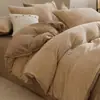 Conjunto de Cama de Veludo Leite de Luxo Leve Quatro Peças Novo Outono e Inverno 2025 Conjunto de Três Peças com Capa de Edredom e Lençol de Elástico de Veludo Coral Espesso