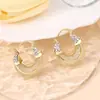 Pendientes de Lujo Ligero de Nicho Dorados con Cristal Diseño Hueco Retro Sentido de Diseño Micro Diamante Exquisitos de Moda para Celebridades