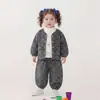 Conjunto de Roupa Infantil para Meninas Primavera e Outono 2026, Conjunto Jeans de Três Peças com Estampa de Leopardo para Crianças, Estilo Coreano Moderno para Bebês, Atacado