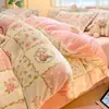 Juego de ropa de cama de cuatro piezas de coral de leche de grado A, funda de edredón de invierno con forro polar, juego de cuatro piezas de franela engrosada tamaño individual/king