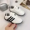 Zapatillas de Entrenamiento Alemanas para Niños 2026 Nuevo Otoño Temprano Antideslizantes Zapatos Blancos Pequeños para Niños Suela Suave Deportivas Casuales de Moda para Niños y Niñas