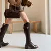 Botas de Cano Alto com Salto Grosso Apontadas Estilo Francês para Figuras Baixas, Botas Longas Marrons Afuniladas com Corte em V, Botas Western Melad