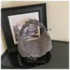 Bolso de mano tipo dumpling de gamuza con lunares retro, estilo coreano, para mujer, nuevo modelo 2026, de gran capacidad, para el hombro o debajo del brazo, moderno