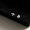 Nalan S925 Sterling Silver Mori Simples Diamante Quatro Folhas Flor Mini Brincos Doces Elegantes Brincos M05024