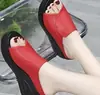Sandalias de cuña de cuero suave nuevas transfronterizas para mujer, calzado de verano de moda, sandalias de plataforma gruesa de moda en Internet