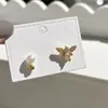 2025 Nova Moda Explosões Versátil Brincos Simples de Pérola Feminino Elegante Design de Nicho Brincos de Tarraxa Avançados