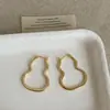 Brincos de Metal Minimalistas em Forma de Cuia para Mulheres, Luxo Leve, Moda Única, Temperamento Tendência, Brincos Versáteis para o Dia a Dia