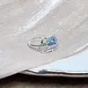 Anillo de Mariposa Líquido Frío con Degradado Azul Glaciar Guofeng para Mujer, Lujo Ligero, Estilo Frío, Dulce, Fresco, Moda, Anillo para Dedo