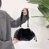 Bolsa de Hombro Portátil para Mujer de Lana Sintética Nueva Otoño e Invierno 2022 Bolsa de Felpa Bolsa Wonton Bolsa de Cordón Bolsa de Nube Mao Mao