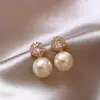 Brincos Coreanos de Pérola com Diamantes Completos Nova Moda Elegante Versátil Luxo Leve Brincos de Tarraxa Nicho Design de Alto Padrão Acessórios de Brinco