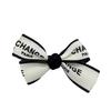 Estilo Chanel Blanco y Negro Patrón de Letras Clásico Lazo Ropa Calcetines Accesorios Accesorios para la Cabeza Zapatos Accesorios para Equipaje