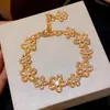 Pulsera Retro Francesa de Zirconia con Flor Hueca, Pulsera de Lujo Ligero de Alta Gama, Pulsera Simple y de Moda con Temperamento, Pulsera Versátil para Mujeres