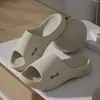 Chinelos Antiderrapantes de EVA 'Pisando no Cocô', Sensação Fresca, para Mulheres, Novo Estilo de Casal para o Verão, Casa, Banho, Doméstico, Silencioso para Banheiro, Macios