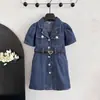Vestido de Verão para Meninas 2026 Estilo Coreano Manga Curta Cintura Marcada Vestido Jeans Estiloso Versátil Retrô Comércio Exterior