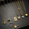 Cadena de Suéter Versátil Retro Francés, Collar de Acero de Titanio con Diamantes de Color de Alta Gama, Collar de Acero Inoxidable con Corazón Personalizado Europeo y Americano para Mujer