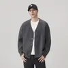Cardigan de Tricô com Fio Floral e Gola V Estilo Preguiçoso Outono 2026 Masculino Grosso Solto Versátil Casaco Roupa de Cima Tendência