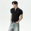 Camisa polo casual masculina de malha com listras verticais e cor sólida estilo retrô americano 2026 novo estilo de verão