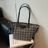 Bolso de Tote Versátil a Cuadros para Mujer 2026 Otoño e Invierno Nuevo Estilo Bolso de Mano de Gran Capacidad para Viajes Diarios Bolso de Hombro Único Bolso Cruzado